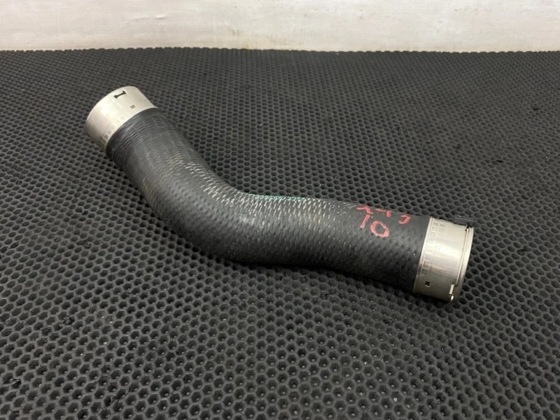 Патрубок интеркулера Bmw 5-Series 2011 13717612095 F10 N20B20A 2.0