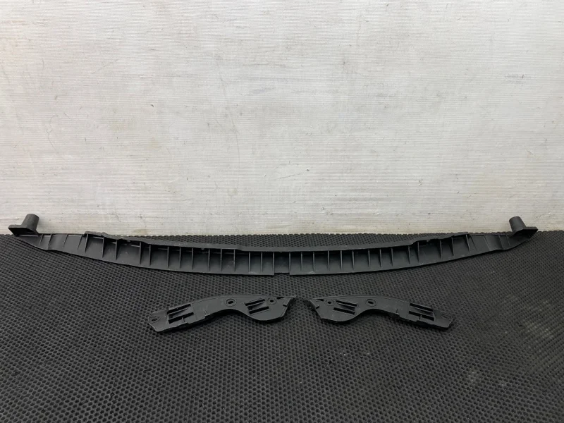 Кронштейн бампера Volkswagen Touareg 2006 7L6807863B 7LA BMV 3.2, задний