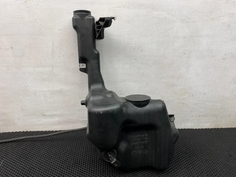 Бачок омывателя Mercedes-Benz E-Class 2009 2048600760 W212 272.952 3.0