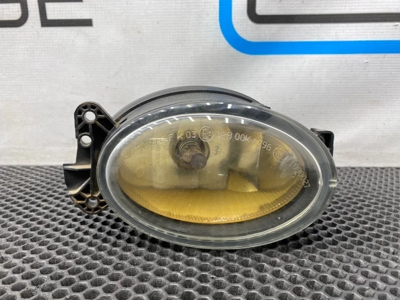 Фара противотуманная Mercedes-Benz E-Class 1698201656 W211 272.922 2.5, правая