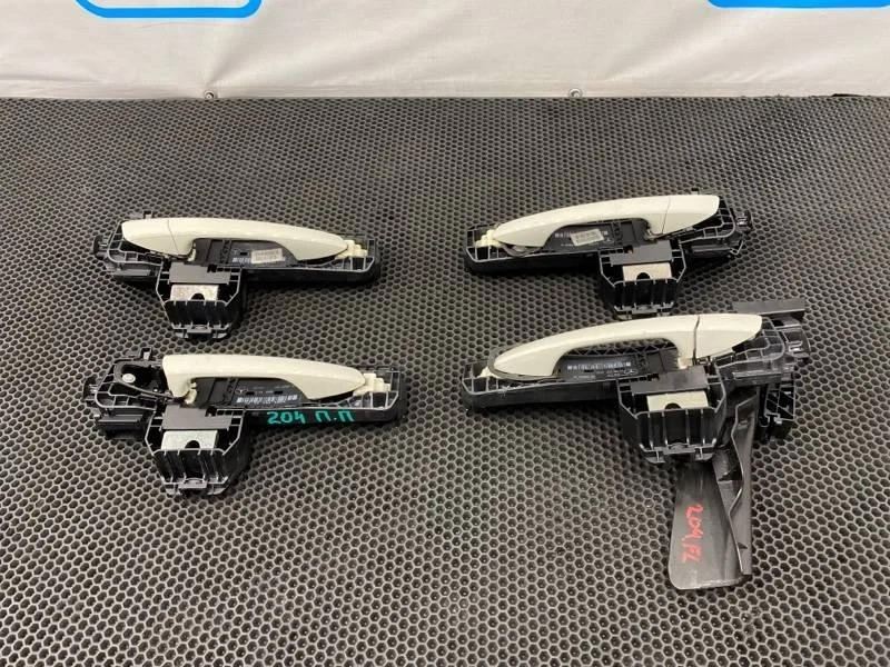 Ручка двери наружная Mercedes-Benz C-Class 2047600170 W204