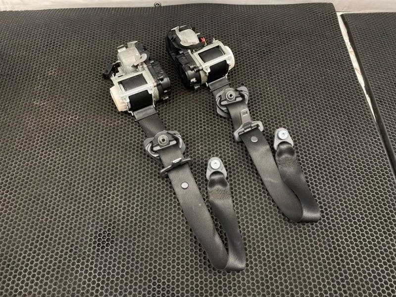 Ремни безопасности комплект Mercedes-Benz S-Class 2004 2208602585 W220 113.960 5.0, передние