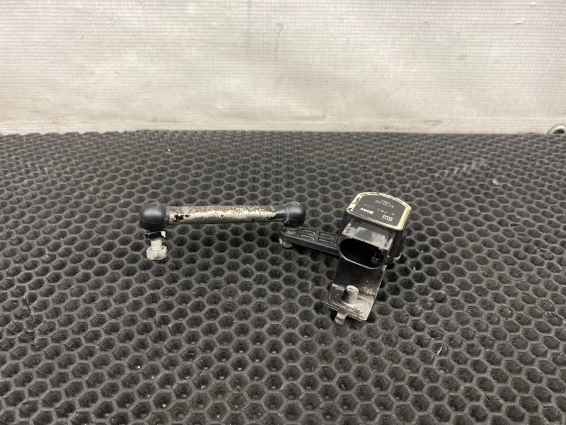 Датчик положения кузова Bmw X5 2009 37146773135 E70 N52B30AF 3.0