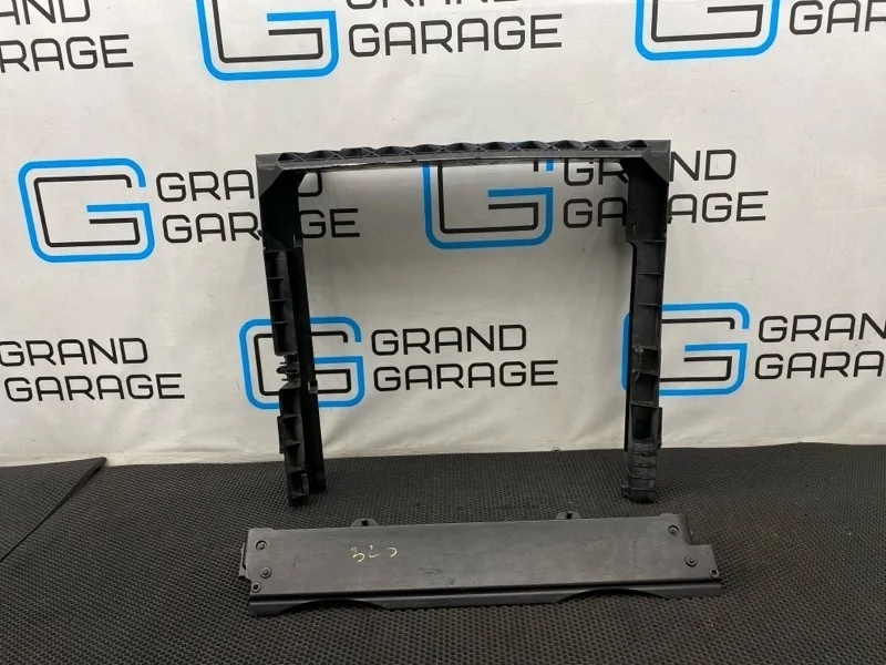 Кронштейн радиатора Bmw X5 2009 17117533539 E70 N52B30AF 3.0