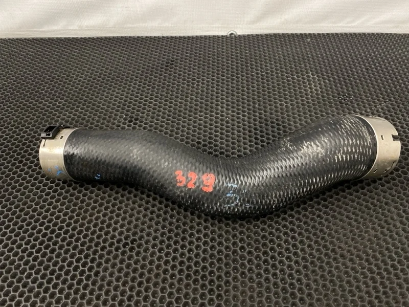 Патрубок интеркулера Bmw 5-Series 2012 13717612095 F10 N20B20B 2.0