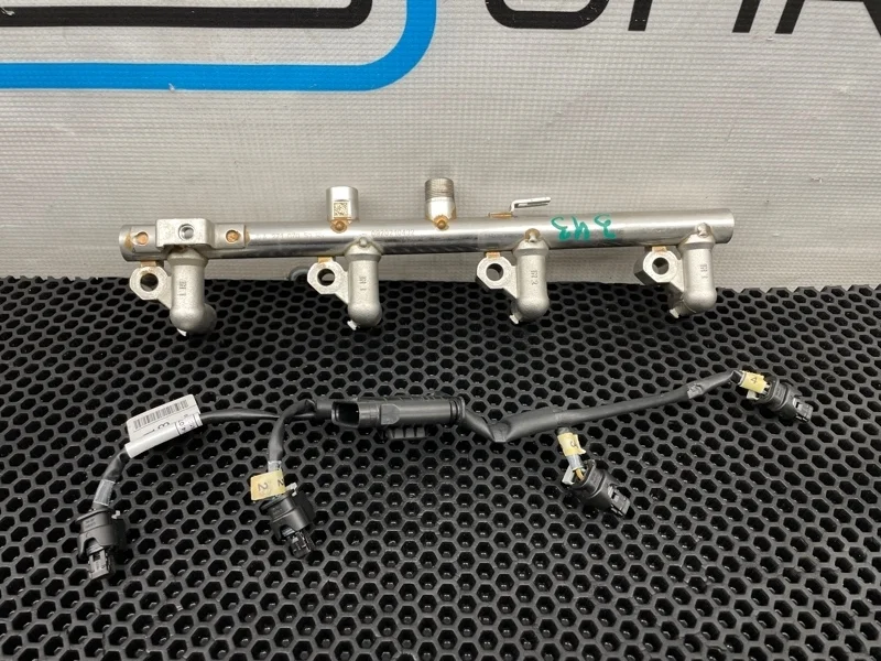 Рампа топливная Mercedes-Benz E-Class 2009 2710705195 W212 271.860 1.8