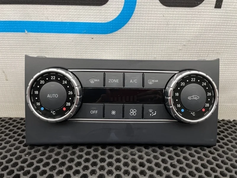 Блок климата Mercedes-Benz C-Class 2011 A2049003803 W204 271.860 1.8