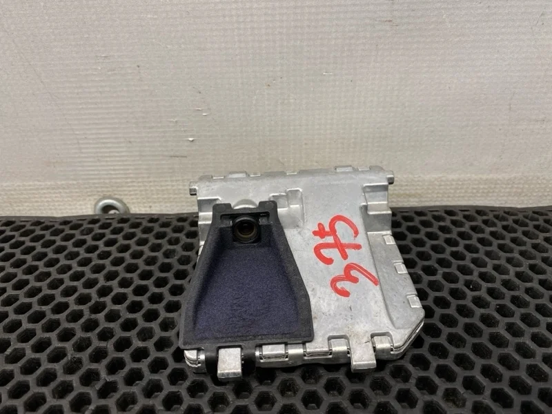 Камера передняя Mercedes-Benz E-Class 2009 A0009057202 W212 642.850 3.0