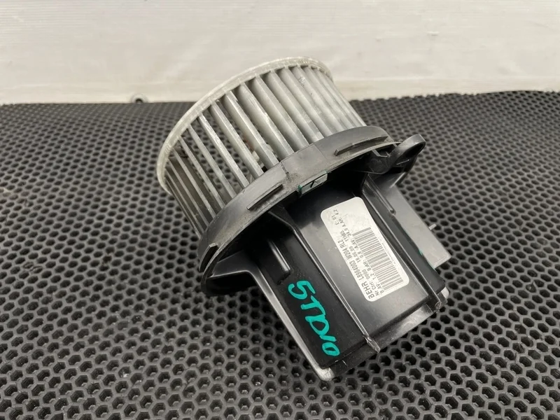 Моторчик печки Mercedes-Benz E-Class 2009 A2048200908 W212 642.850 3.0