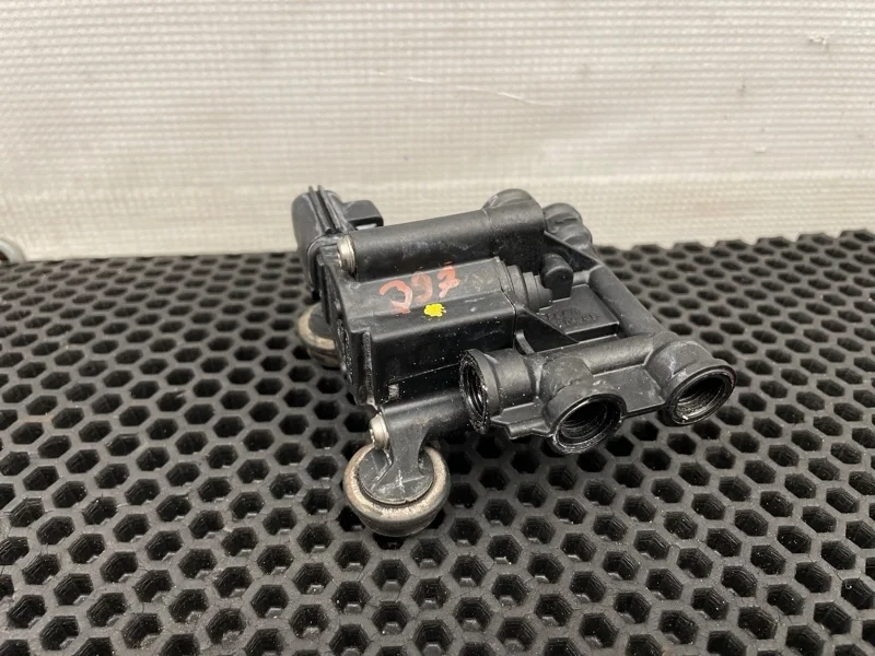 Блок клапанов пневмоподвески Land Rover Range Rover Sport 2008 RVH000046 L320 368DT 3.6