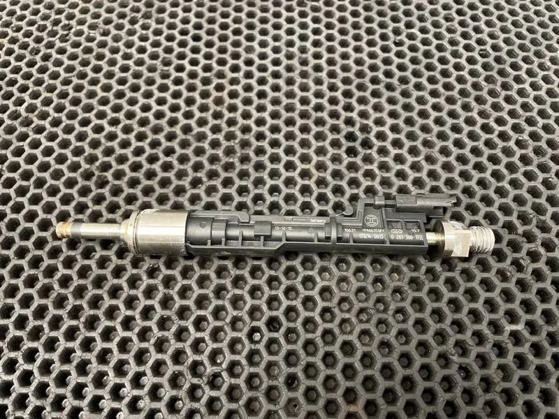 Форсунка топливная Bmw 5-Series 2015 13647639994 F10 N20B20B 2.0