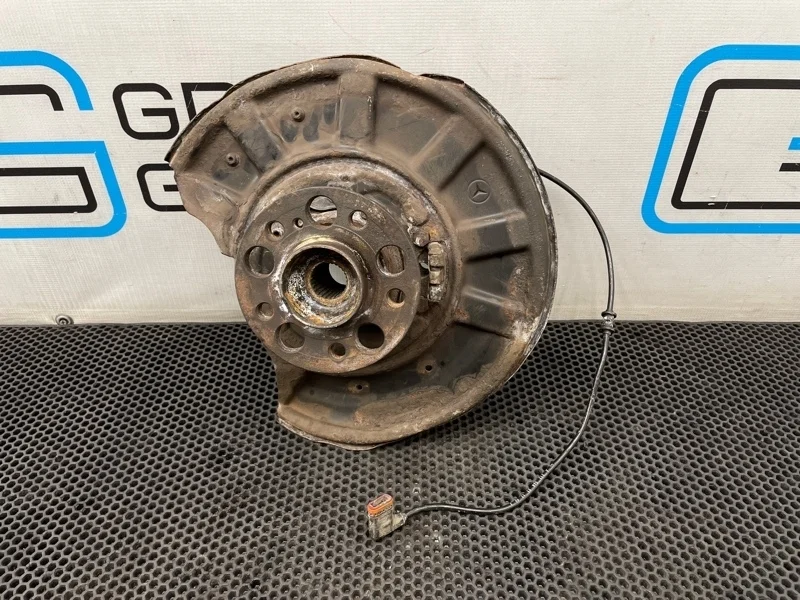 Кулак Mercedes-Benz E-Class 2009 A2123500241 W212 642.850 3.0, задний правый