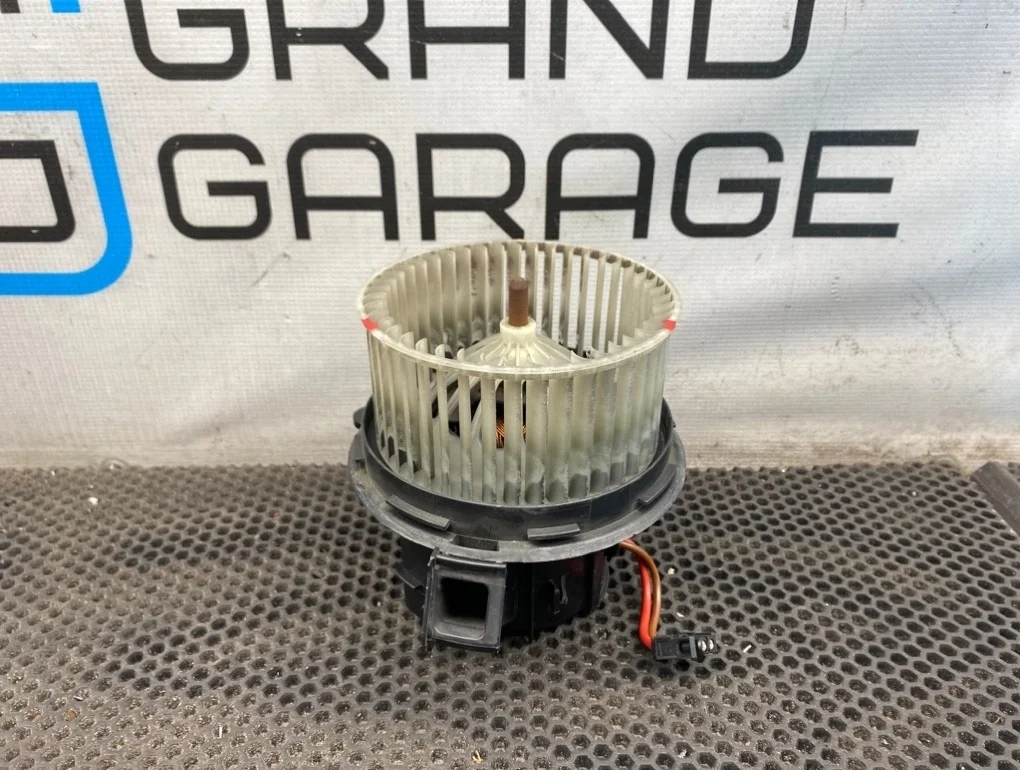 Моторчик печки Mercedes-Benz E-Class 2009 A2048200908 W212 272.952 3.0