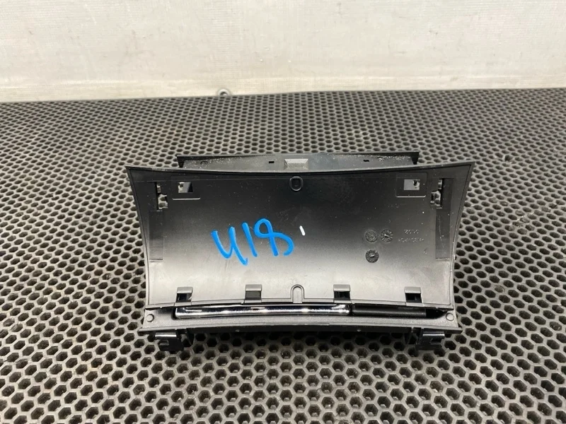 Пепельница Mercedes-Benz Cls-Class 2005 A2118101330 W219 272.964 3.5