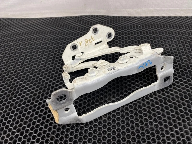 Петля капота Mercedes-Benz C-Class 2011 A2048800728 W204 271.860 1.8, левая