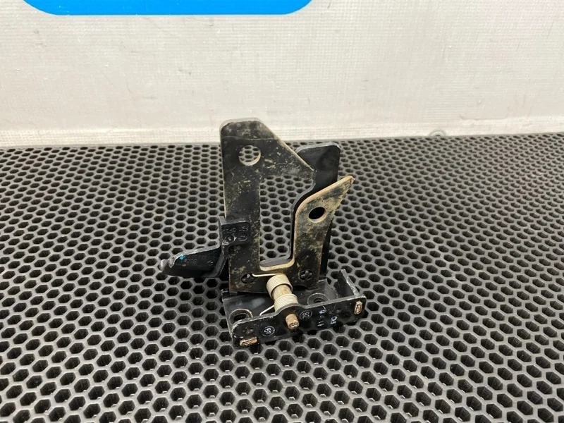 Крюк капота Mercedes-Benz C-Class 2011 A2048800064 W204 271.860 1.8