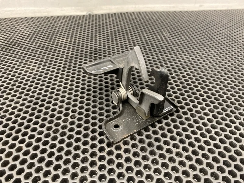 Крюк капота Mercedes-Benz Cls-Class 2006 A2098800164 W219 272.964 3.5