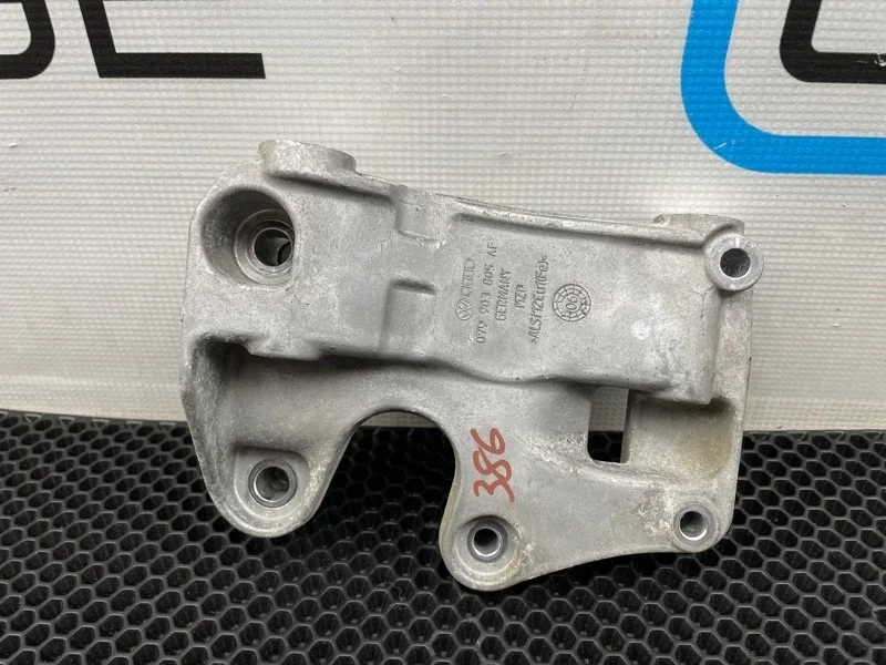 Кронштейн Audi Q7 2009 079903805AF 4LB BAR 4.2