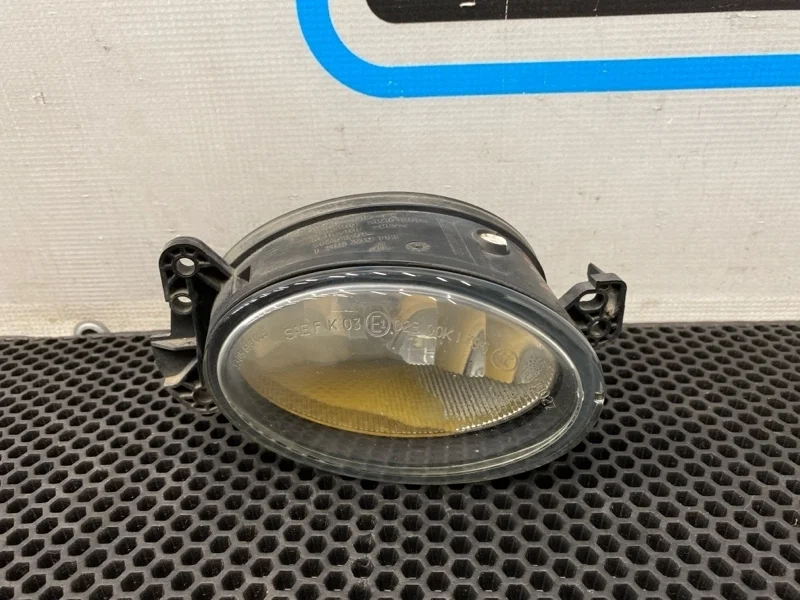 Фара противотуманная Mercedes-Benz Cls-Class 2006 A1698201656 W219 272.964 3.5, правая