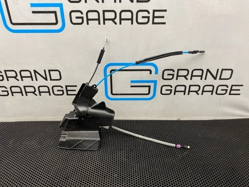 Замок двери Mercedes-Benz C-Class 2011 A2047304035 W204 271.860 1.8, задний правый