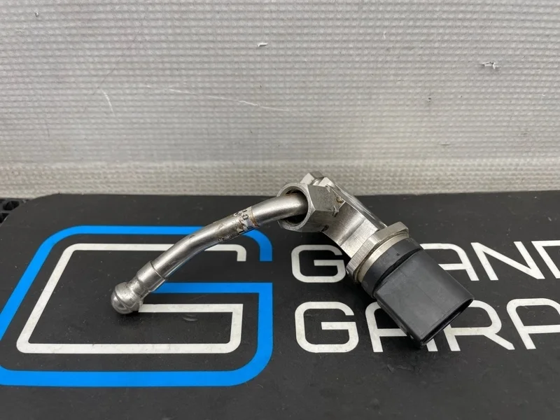 Датчик давления топлива Audi Q7 2009 079127501S 4LB BAR 4.2