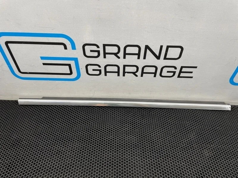 Молдинг стекла Mercedes-Benz E-Class 2009 A2127250665 W212 272.952 3.0, передний правый