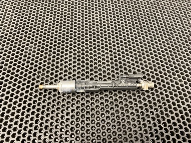 Форсунка топливная Bmw 5-Series 2014 13647639994 F10 N20B20B 2.0