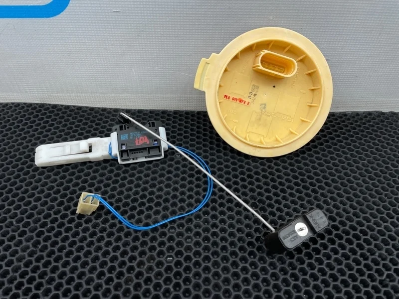 Датчик уровня топлива Audi Q7 2006 7L8919673 4LB BUG TDI 3.0, левый