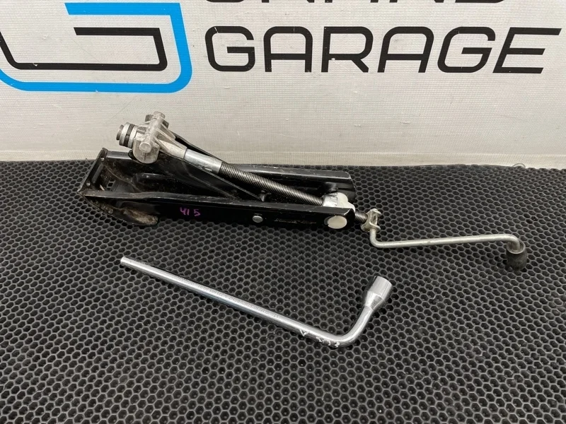 Домкрат Mercedes-Benz Cls-Class 2009 A2115830215 W219 642.920 3.0