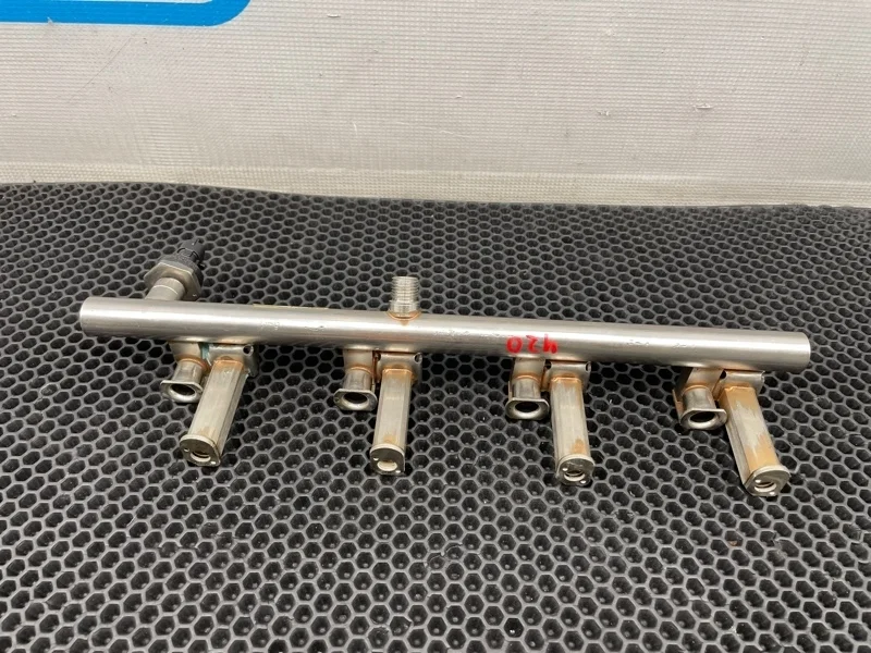 Рампа топливная Volvo S60 2011 31330781 Y20 B4164T 1.6