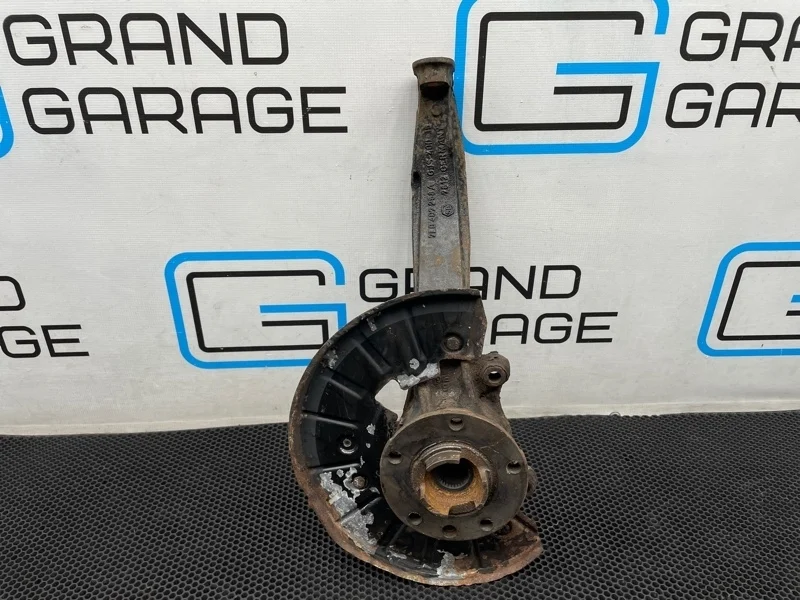 Кулак Volkswagen Touareg 2006 7L0407258A 7LA BKS 3.0, передний правый