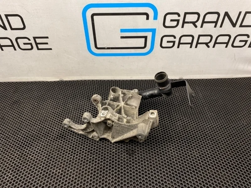 Кронштейн Volkswagen Touareg 2006 059145169AA 7LA BKS 3.0