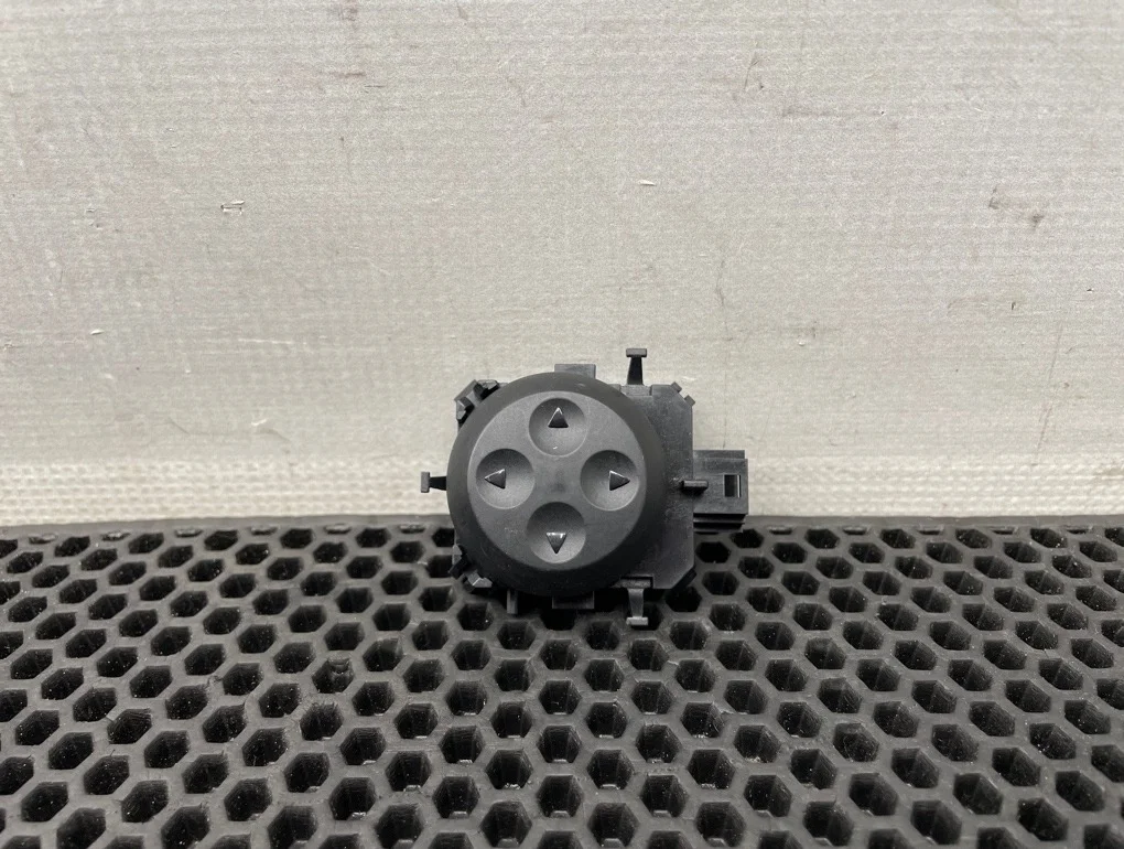 Кнопка Mercedes-Benz E-Class 2011 A2048702658 W212 271.860 1.8, передняя правая