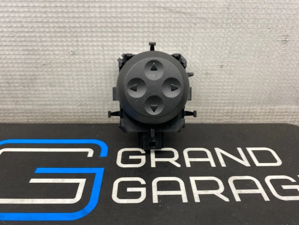 Кнопка Mercedes-Benz E-Class 2011 A2048702558 W212 271.860 1.8, передняя левая