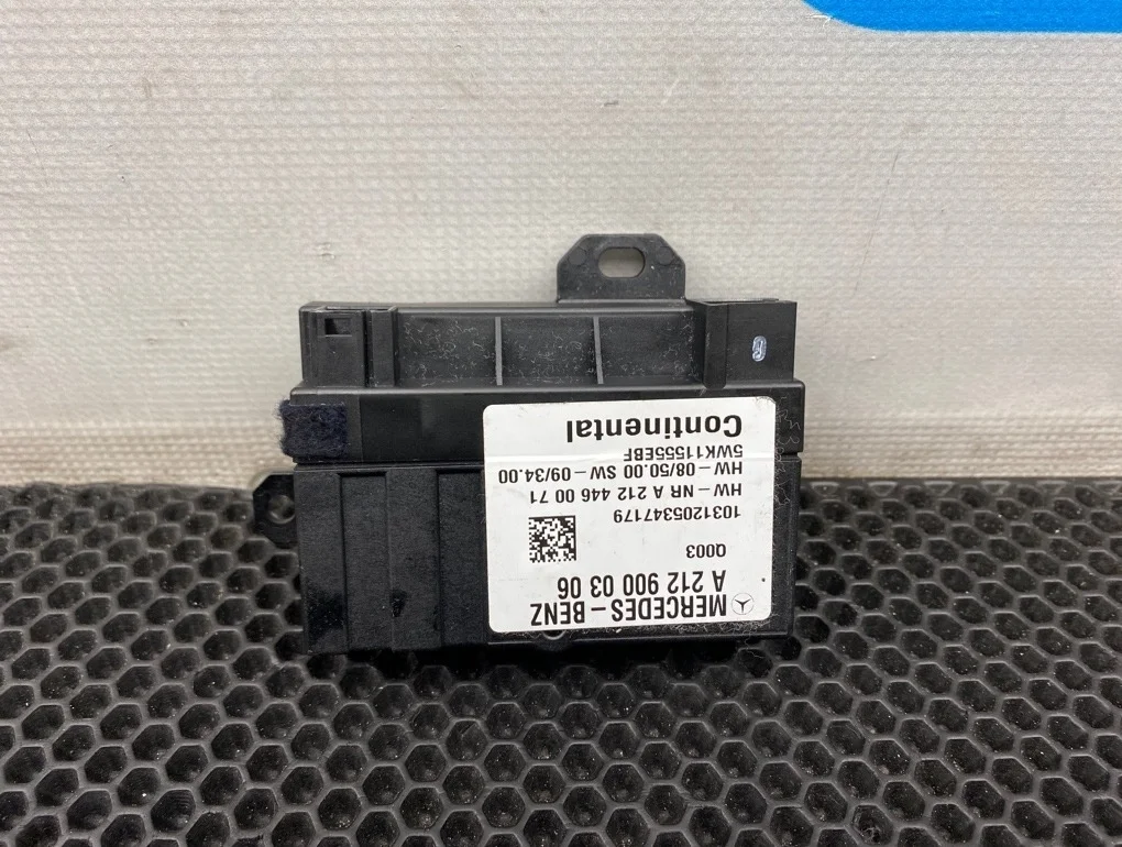 Блок электронный Mercedes-Benz E-Class 2010 A0009003101 W212 271.860 1.8