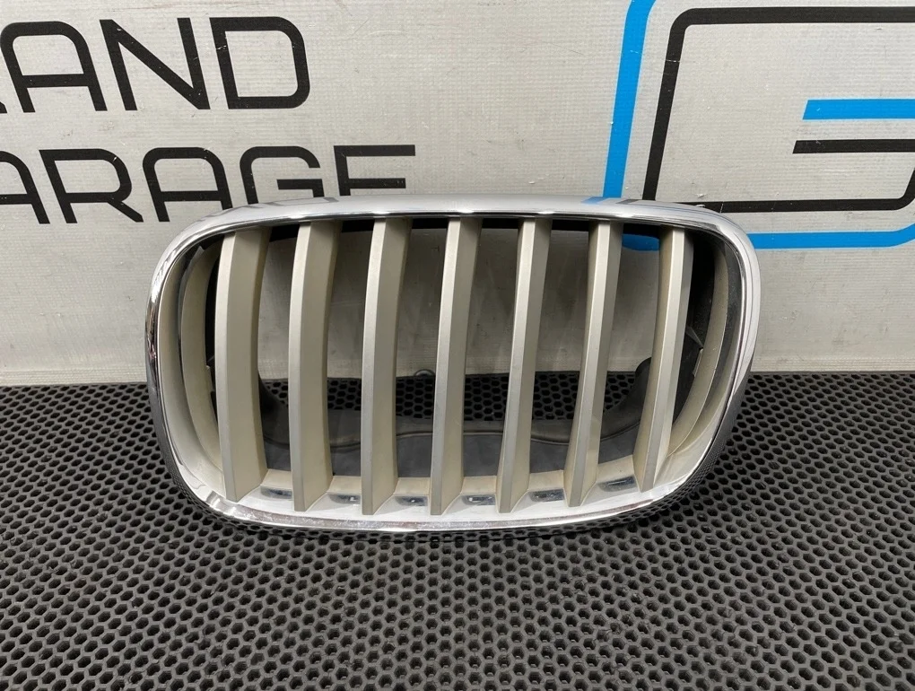 Решетка радиатора Bmw X5 2008 51137157687 E70 N52B30A 3.0, левая