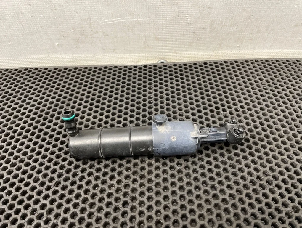 Форсунка омывателя фары Mercedes-Benz E-Class 2010 A2128600047 W212 271.860 1.8, правая