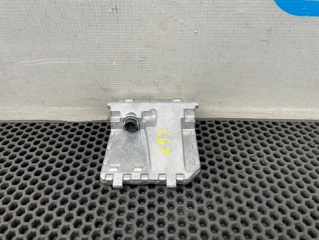 Камера передняя Mercedes-Benz C-Class 2012 A0009050338 W204 271.820 1.8