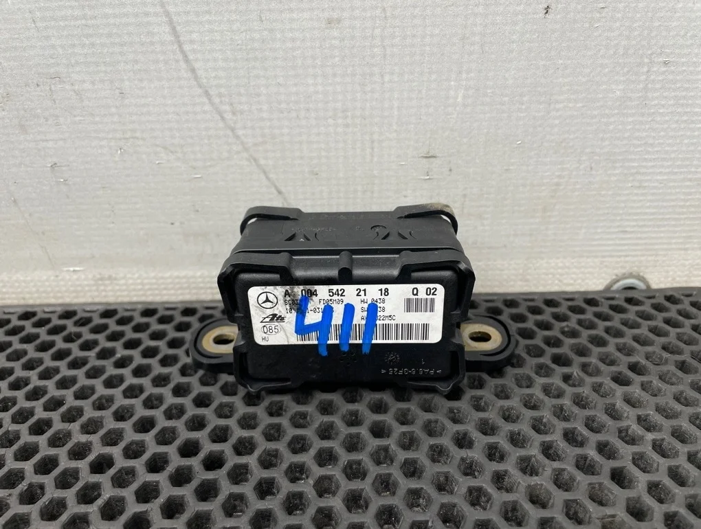 Датчик ускорения Mercedes-Benz S-Class 2005 A0045422118 W221 273.961 5.5