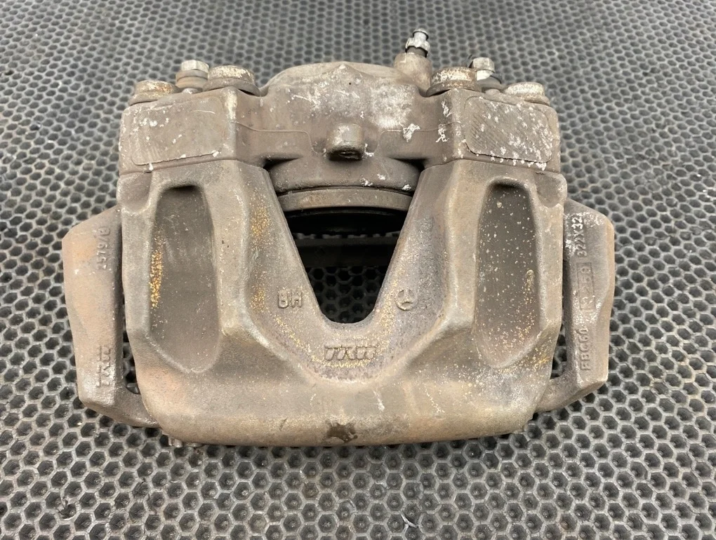 Суппорт Mercedes-Benz E-Class 2010 A2044213281 W212 272.980 3.5, передний правый