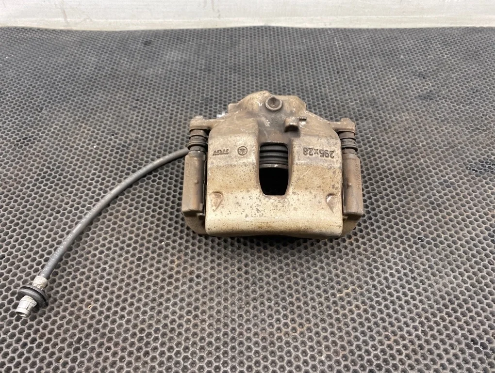 Суппорт Mercedes-Benz E-Class 2011 A2044212381 C207 271.860 1.8, передний левый