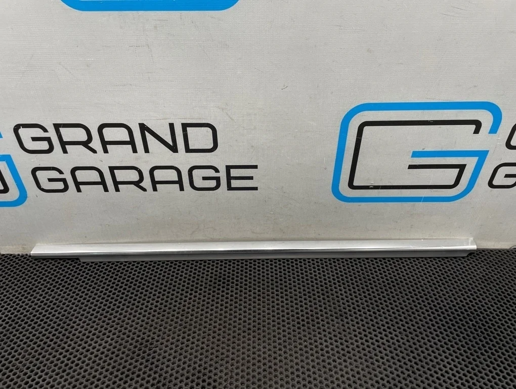 Молдинг стекла Mercedes-Benz E-Class 2009 A2127250565 W212 272.980 3.5, передний левый