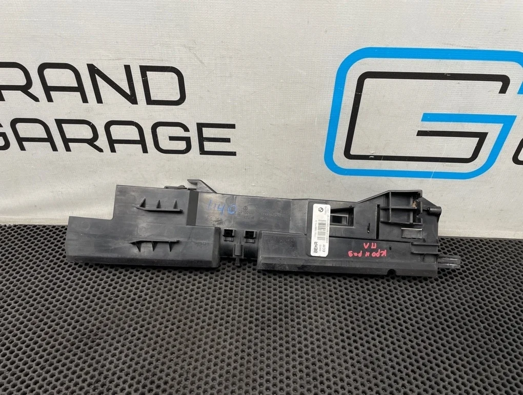 Кронштейн радиатора Bmw X6 2009 17118572188 E71 N54B30A 3.0, левый