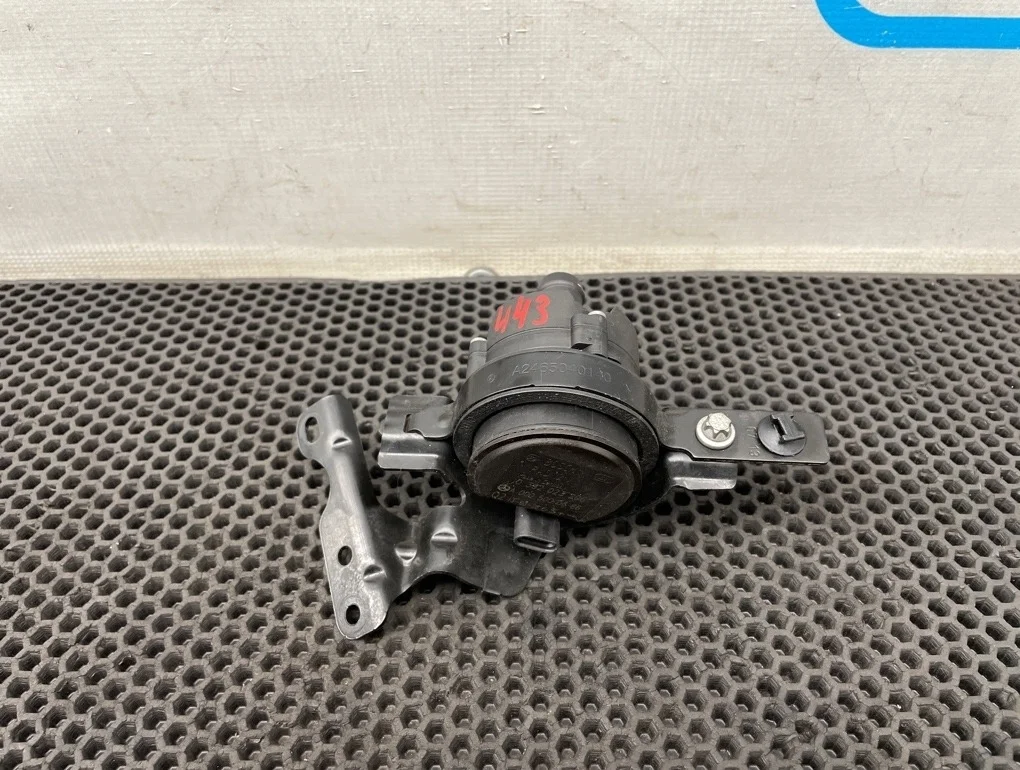 Насос водяной электрический Mercedes-Benz B-Class 2013 A0005000686 W246 270.910 1.6