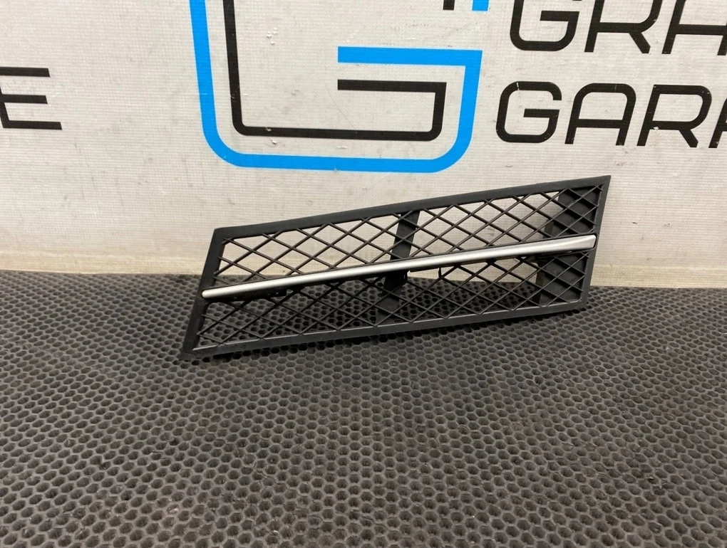 Решетка в бампер Bmw 5-Series 2010 51117200697 F10 N55B30A 3.0, передняя левая