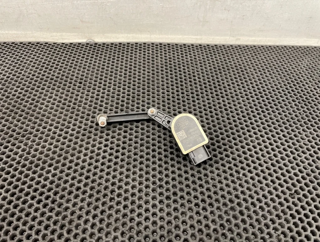 Датчик положения кузова Bmw 5-Series 2010 37146752797 F10 N55B30A 3.0, задний