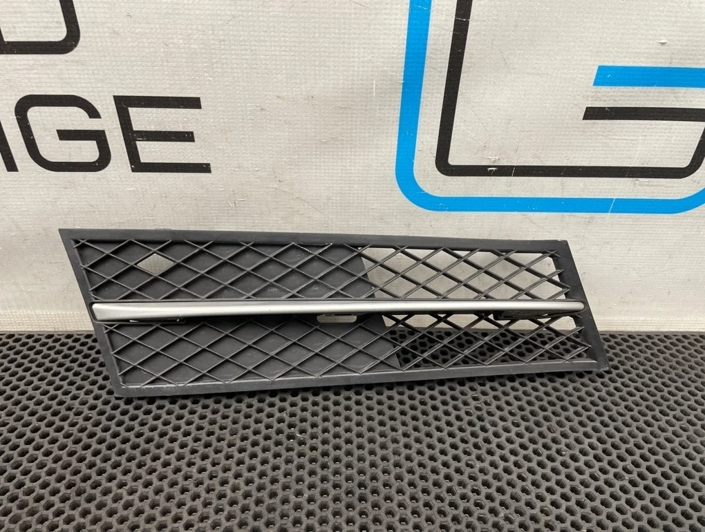 Решетка в бампер Bmw 5-Series 2011 51117200698 F10 N52B30A 3.0, передняя правая