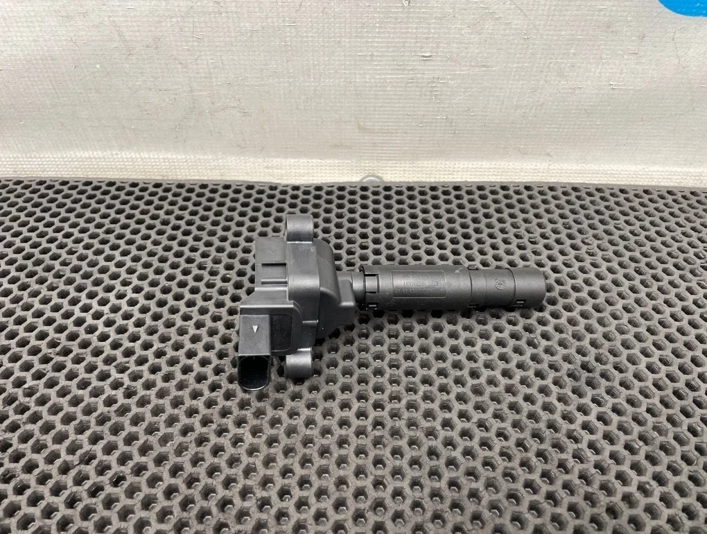 Катушка зажигания Mercedes-Benz C-Class 2012 A0001502580 C204 271.820 1.8