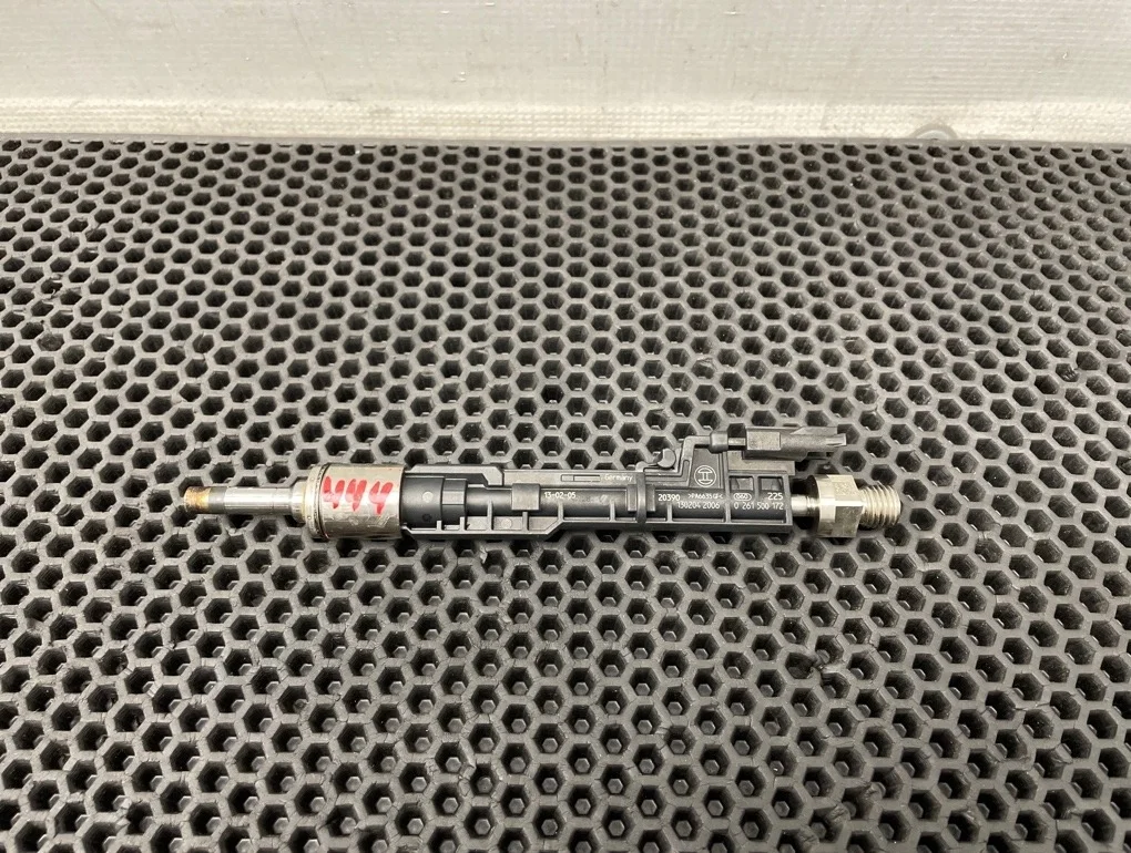 Форсунка топливная Bmw 3-Series 2013 13647639994 F30 N20B20B 2.0