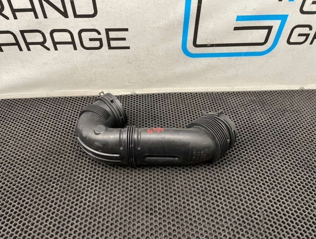 Патрубок воздушный Volkswagen Touareg 2006 7L0129684A 7LA BMV 3.2